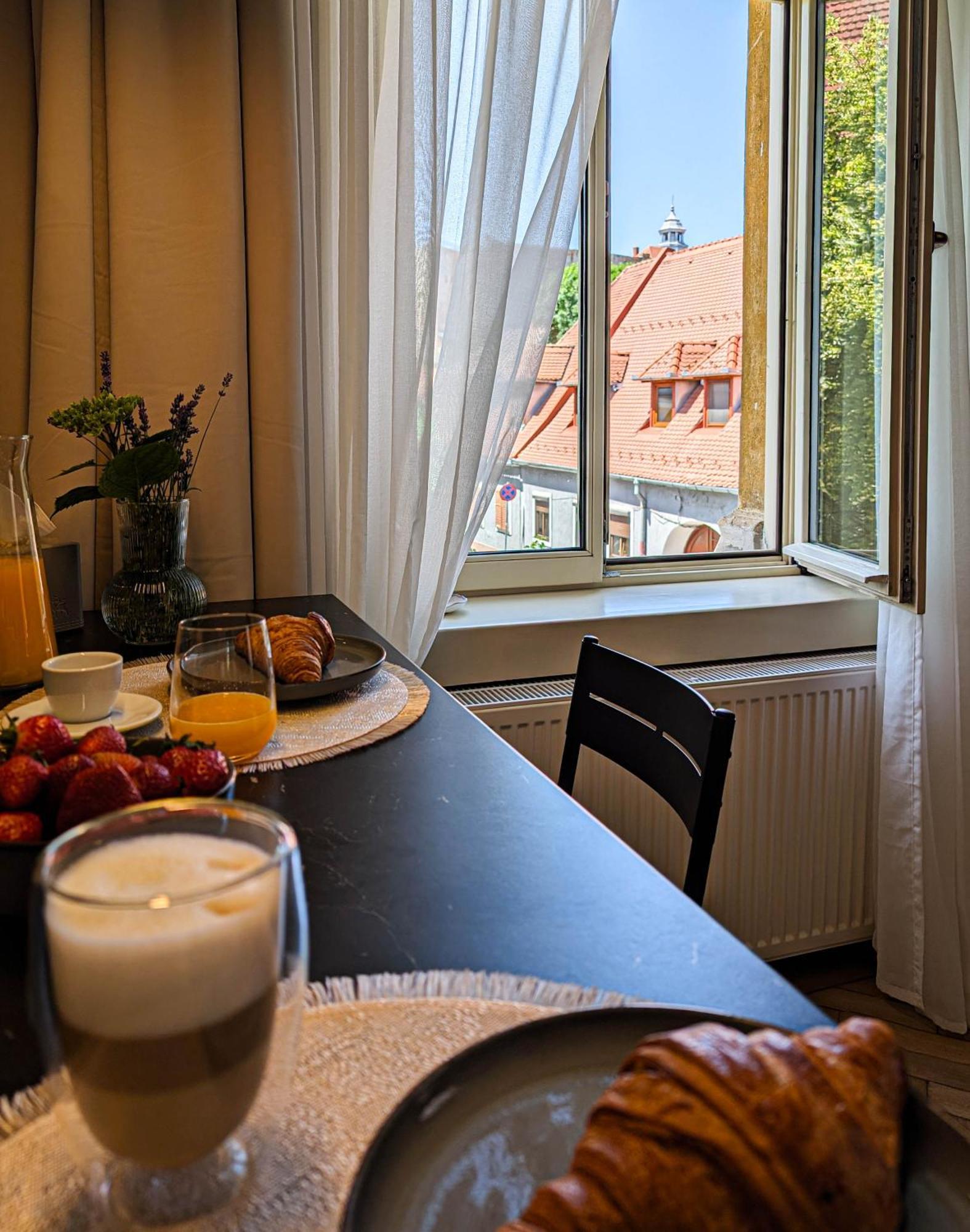 Apartment In Historic Center, Quiet Area, Ac Nagyszeben Kültér fotó